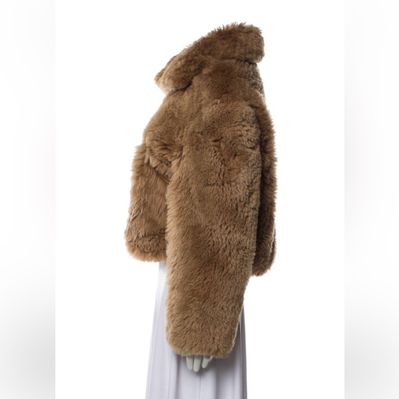 The Arrivals Fur Jacket 🐻 - Picture 2 of 11